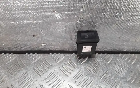Volkswagen PASSAT B5.5 Windscreen/window heater switch 3B0959621C