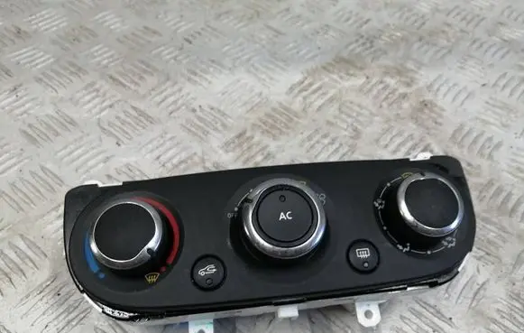 Renault Clio IV Climate control unit T1019676Z E1072485