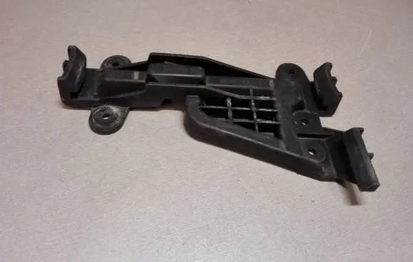 Audi A6 S6 C4 4A Front bumper mounting bracket 4A0807283