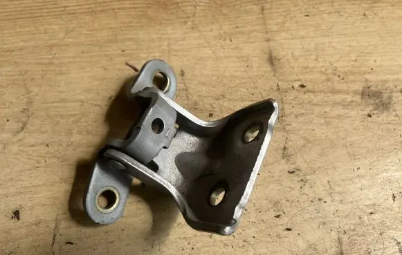 Hyundai Getz Rear door upper hinge