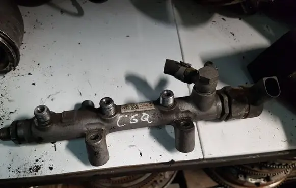 Audi Q7 4L Fuel main line pipe 059130090CN W00000592