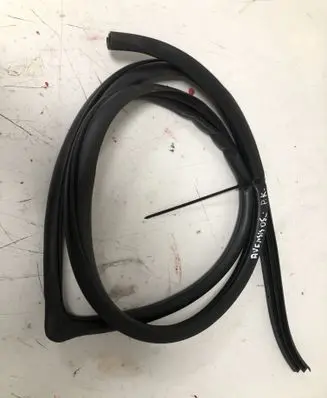 Toyota Avensis T250 Front door rubber seal