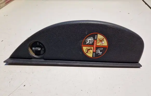 Opel Movano B Dashboard side end trim 689200022R
