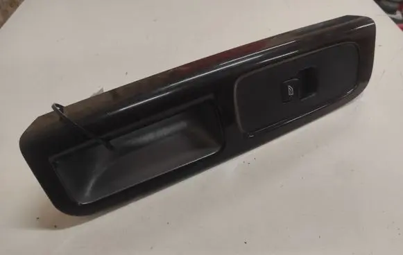Volvo V50 Electric window control switch 8679670 03451300 30658448