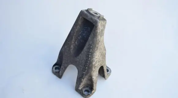 Audi A8 S8 D3 4E Engine mounting bracket 4E0199308BG