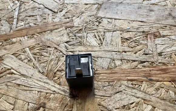 Audi A6 S6 C5 4B Other relay 8D0951253A