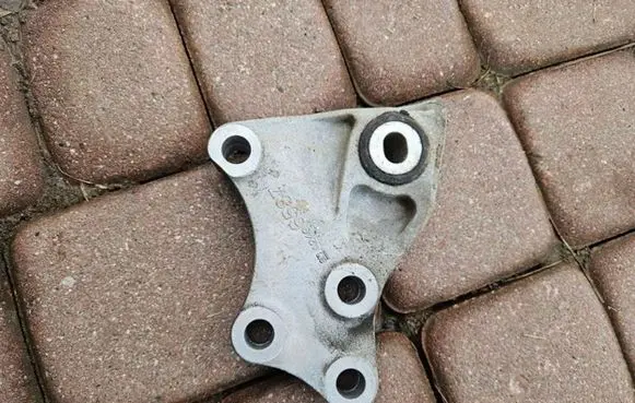 Opel Astra K Gearbox mounting bracket 42496587