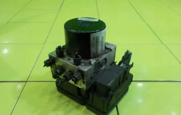 Chrysler 300 - 300C ABS Pump P04779679AC