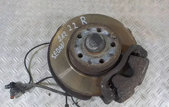 Front wheel hub spindle knuckle