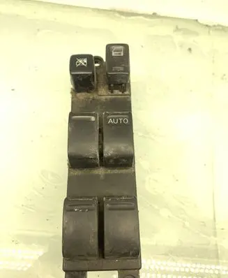 Nissan X-Trail T30 Electric window control switch 6116