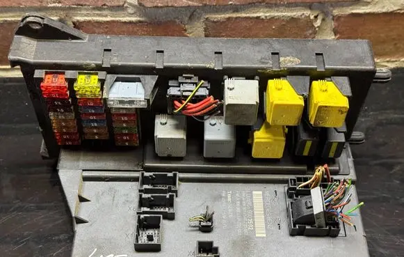 Mercedes-Benz Sprinter W906 Fuse module A9069003502 A9069024301 A9069014500