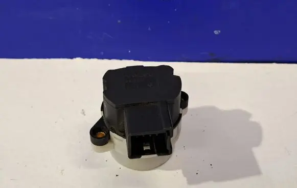 Volvo S80 Ignition lock 8645228