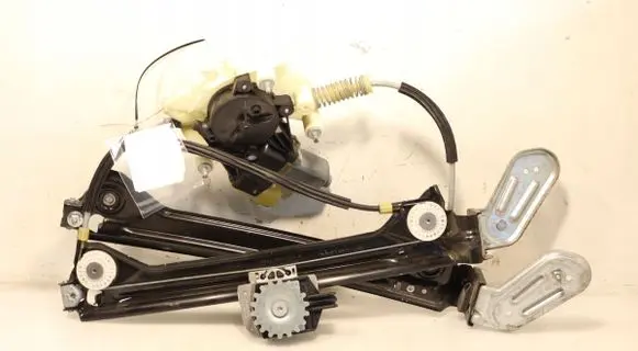 Rear window lifting mechanism without motor