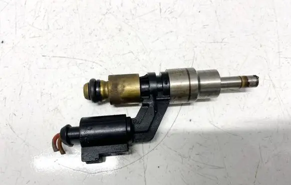 Volkswagen Golf V Fuel injector 03C906036A