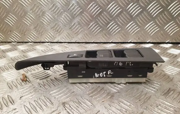 Nissan Note (E11) Electric window control switch 25401