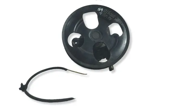 Mitsubishi Carisma Power steering pump MR910913