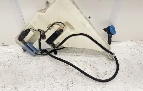 BMW 2 F22 F23 Windshield washer fluid reservoir/tank 7241679