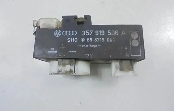 Volkswagen PASSAT B4 Fan control module 357919506A