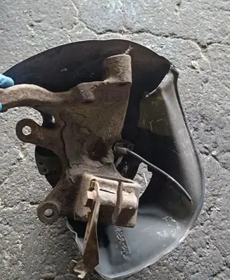 BMW 7 E38 Front wheel hub spindle knuckle