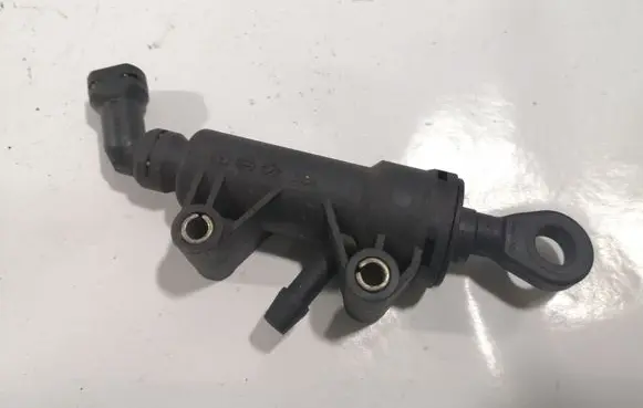 BMW 5 E39 Clutch master cylinder