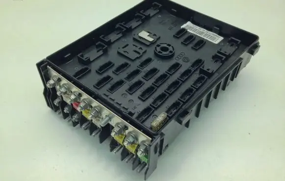 Volkswagen PASSAT CC Fuse module 3C0937125