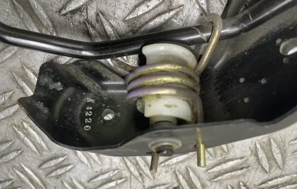 Accelerator throttle pedal