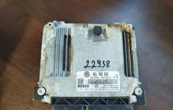 Volkswagen PASSAT CC Engine control unit/module 06j906026 0261201537