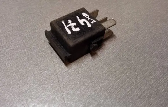 BMW 5 E39 Other relay 61361393412 V23073B1005X18