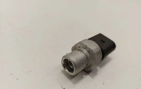 Volkswagen PASSAT B8 Air conditioning (A/C) pressure sensor 5Q0959126A