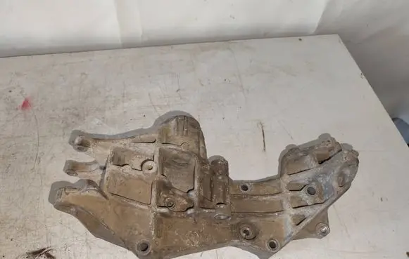 Volkswagen PASSAT B5 Generator/alternator bracket 058145523D