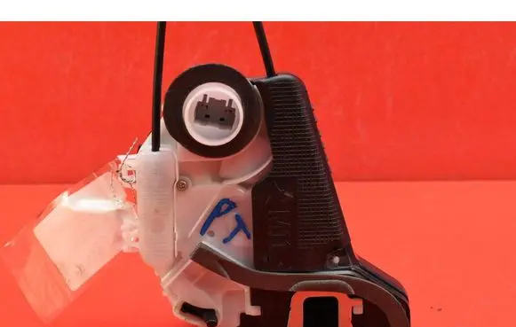 Toyota Yaris Rear door lock M73-14470