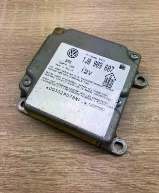 Volkswagen PASSAT B5 Airbag control unit/module 1J0909607 5WK199