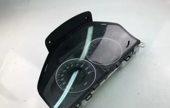 Volvo V60 Speedometer (instrument cluster) 31327581AA
