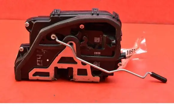 BMW X3 E83 Front door lock 7059967