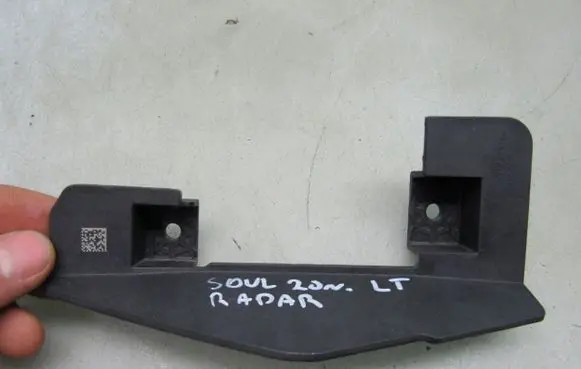 KIA Soul Distronic sensor bracket R0016004