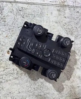 Volvo V50 Climate control unit 19206 30737670 05W13T