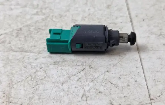 Nissan NV300 Brake pedal sensor switch 253250007R