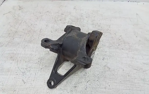 Mazda CX-5 Engine mount bracket K1442