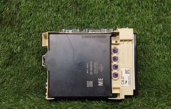 Toyota Camry VIII XV70 Power management control unit 8922106340 8273006A80B