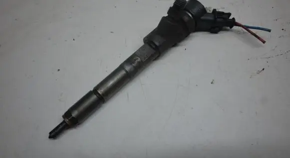 Toyota Yaris Fuel injector 2367033030