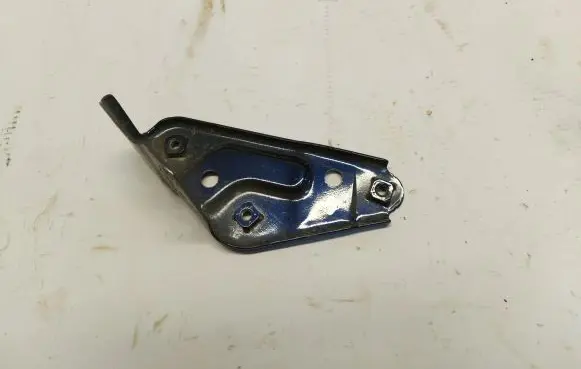 Lexus ES 250 - 300 - 330 Fender mounting bracket