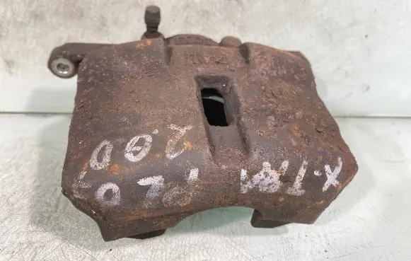 Nissan X-Trail T31 Front brake caliper