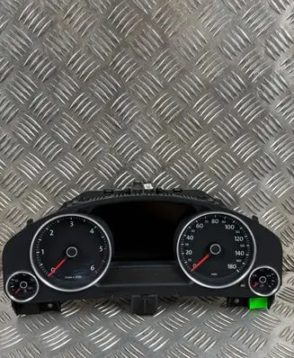 Volkswagen Touareg II Speedometer (instrument cluster) 7P6920983G