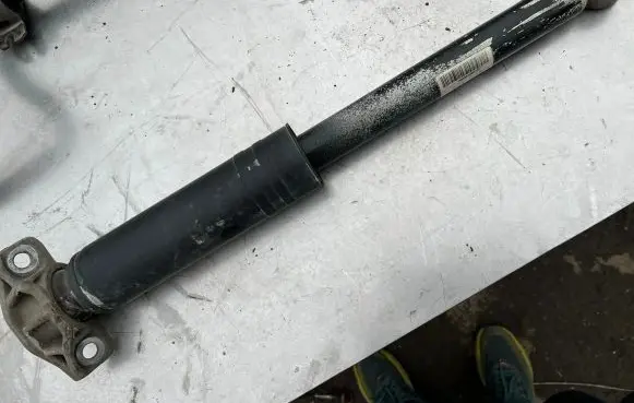 Opel Astra J Rear shock absorber/damper 13420233