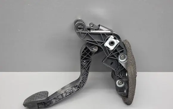Ford Fiesta Clutch pedal 7B633 AY117B633AE E3B2B