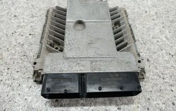 Volkswagen Touran I Engine control unit/module ECU
