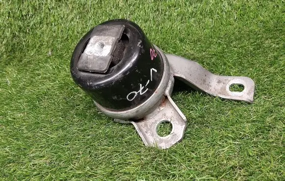 Volvo S60 Engine mount bracket 30671245 6G926F012DD