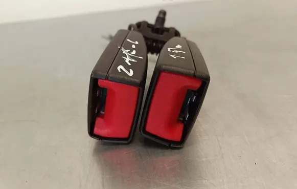 Opel Zafira C Rear seatbelt buckle 401266978 620697600 13332236