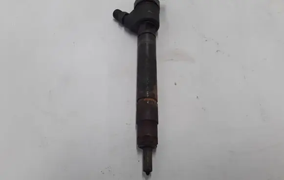 Volvo XC60 Fuel injector 30777526