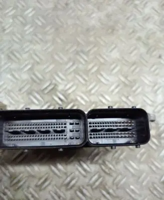 Volkswagen Touran I Engine control unit/module